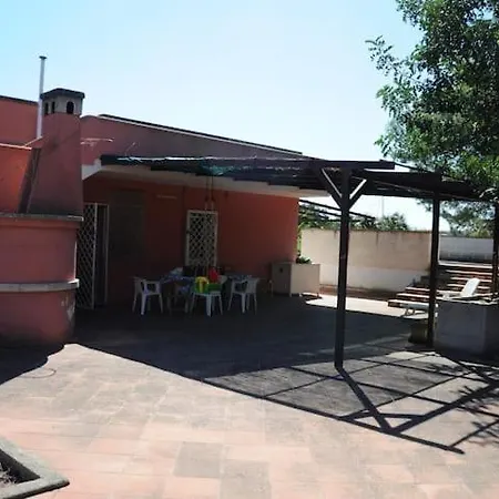 A 6 Km Da Porto Cesareo, La Casa Del Carrubo Leverano